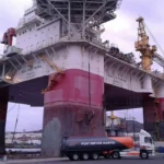 Uno de los vehículos de nuestra flota realizando trabajos de MARPOL y Debunkering